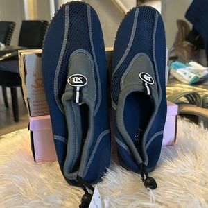 SNEAKERS SIZE 11 NEW NEVER WORN